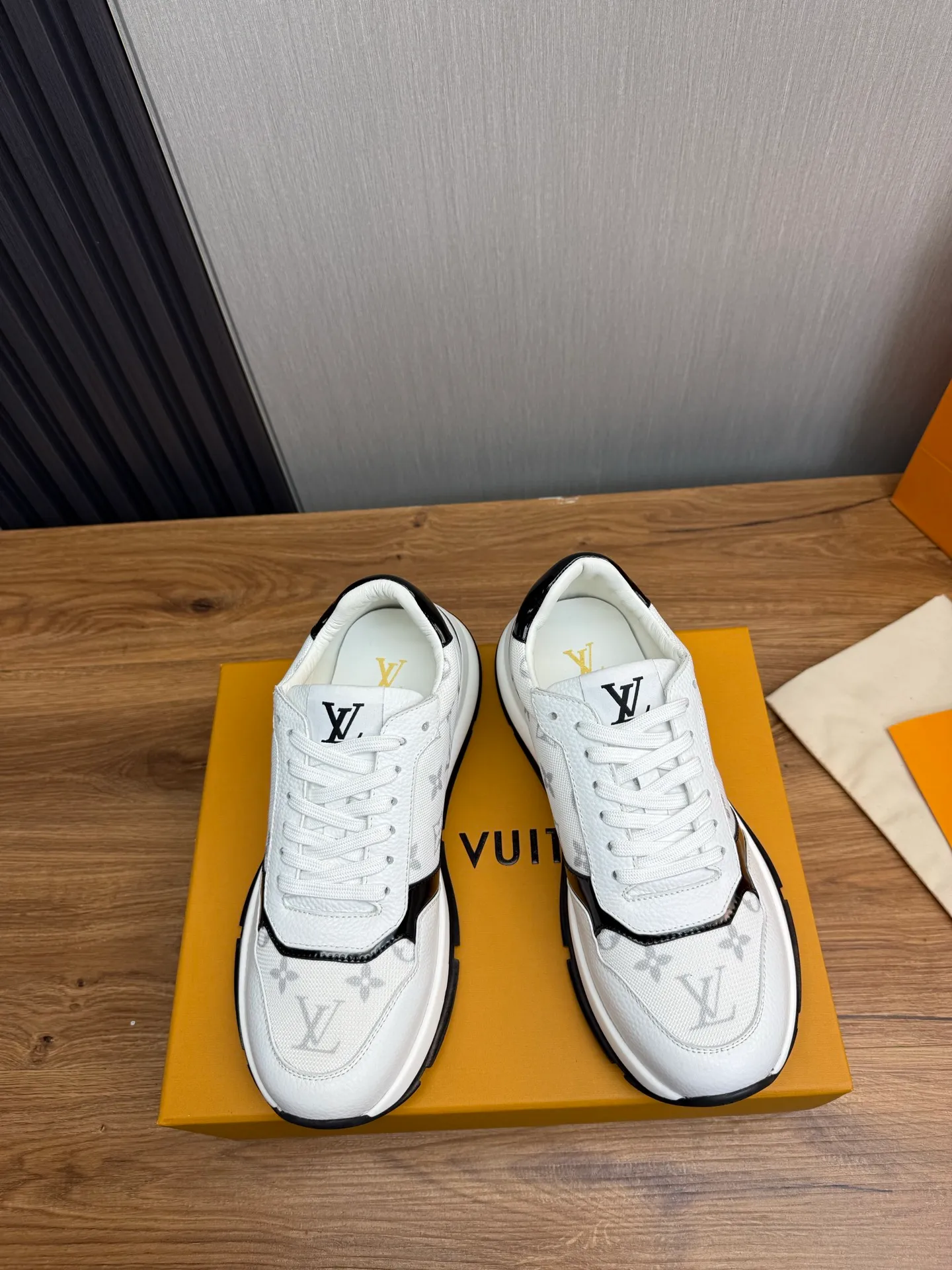 Men's shoes 💰800💰 LOUIS VUITTON [Luden Yiwei] Brand new trendy Lv is on the market 🎁, casual and fashionable men's shoes 👟Original 1:1 shipment✅ The upper is made of imported brand leather + cowhide lining, the original wear-resistant rubber outsole, the version is simple and elegant, exclusive for trendy men. 38-44 (customized at 38.45)